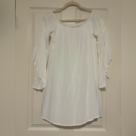 White floral pattern long sleeve dress. - Picture 3 of 4